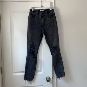 A&F Abercrombie Washed Black “The Skinny High Rise” ripped jeans 27 / 4L